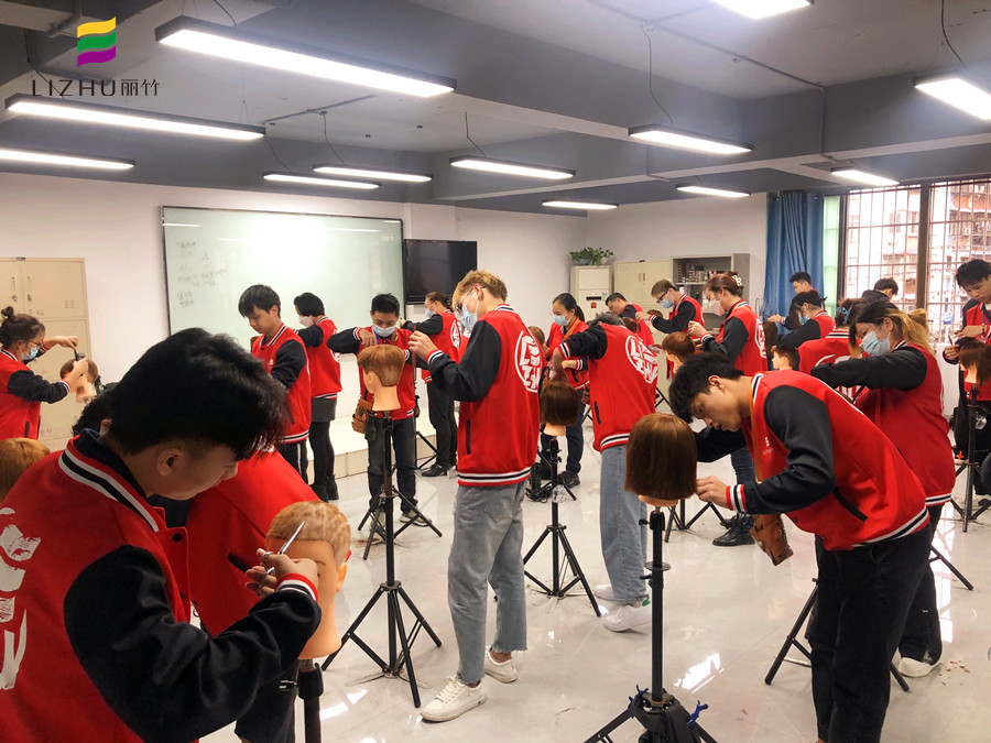 南寧哪里可以學(xué)美發(fā)快剪？麗竹學(xué)校美發(fā)快剪班歡迎你