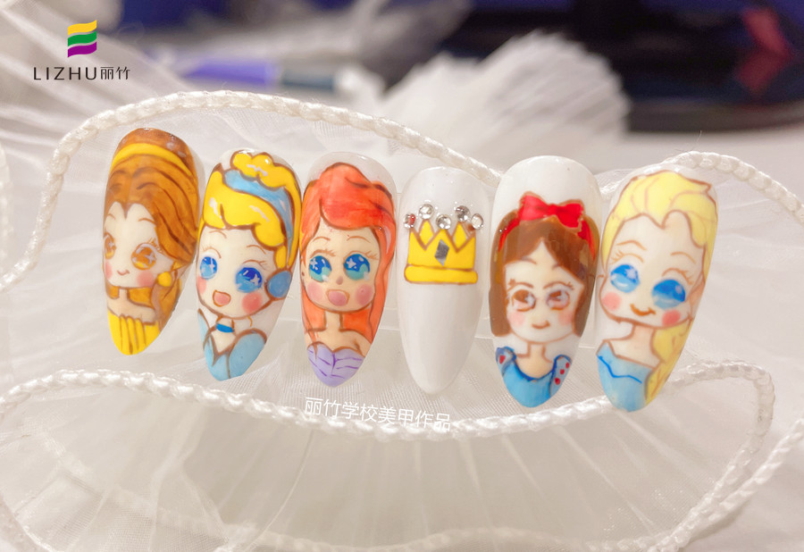 迪士尼公主美甲&可愛熊雕花美甲，廣西美甲師進(jìn)修班作品