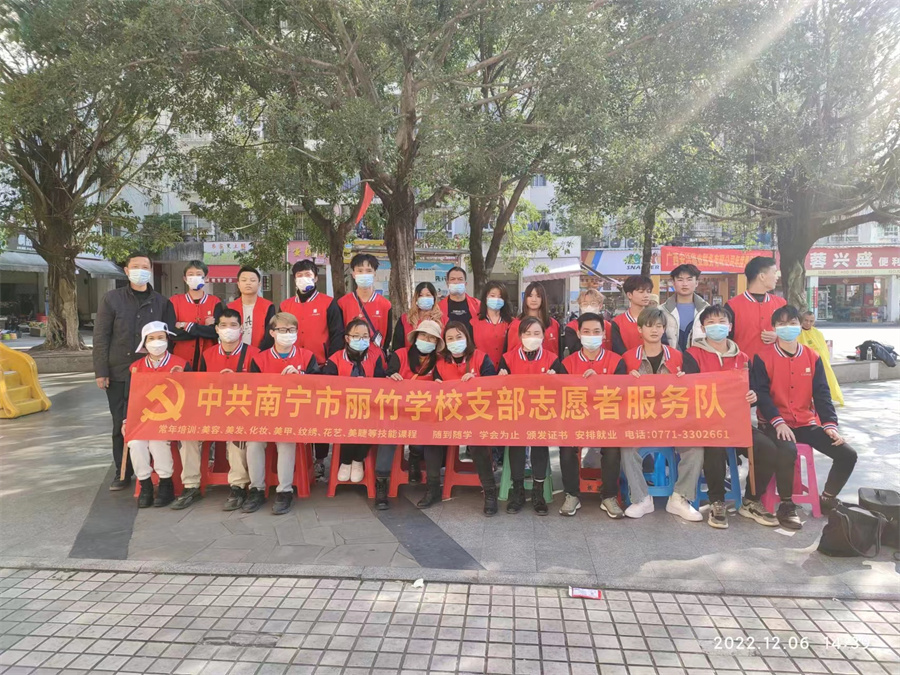 冬日“活雷鋒”進(jìn)社區(qū)，廣西美發(fā)學(xué)校機(jī)構(gòu)免費(fèi)剪發(fā)