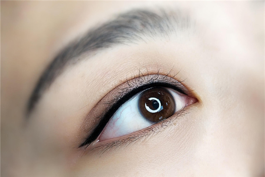 美瞳線發(fā)藍暈色怎么辦？南寧紋繡學美瞳線