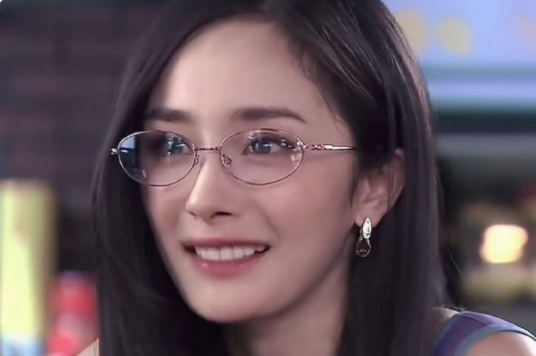 大冪冪千金臥蠶妝教程，廣西明星化妝培訓分享