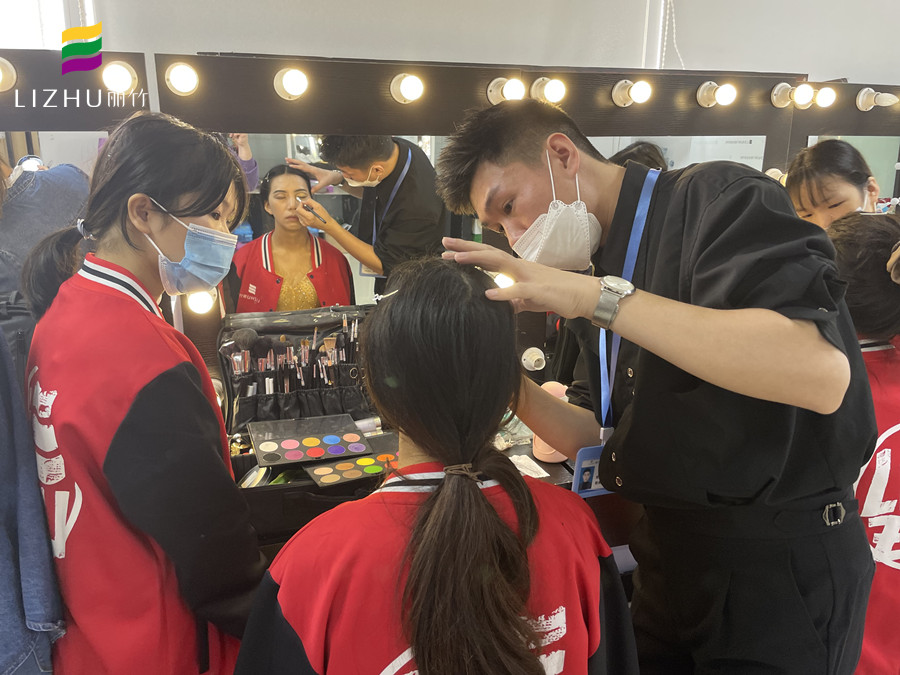 怎樣化妝能減少T區(qū)出油？廣西化妝職業(yè)培訓(xùn)班分享技巧