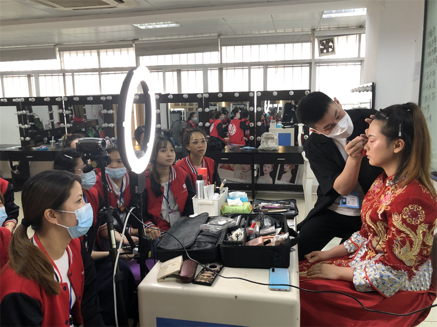 零基礎在廣西學化妝，廣西化妝基礎班歡迎你