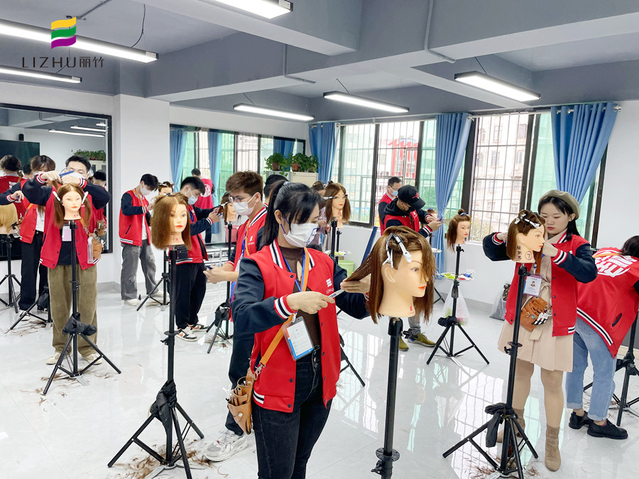 南寧學美發(fā)剪發(fā)：不同長度碎發(fā)怎么剪？