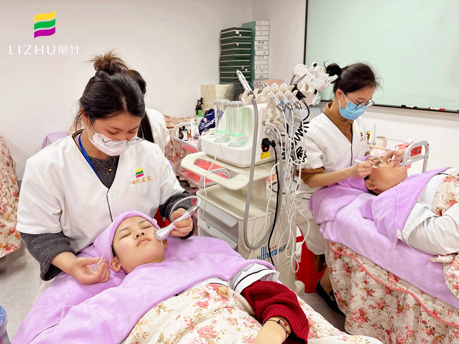 南寧哪里可以學(xué)美容儀器？美容儀器好學(xué)嗎