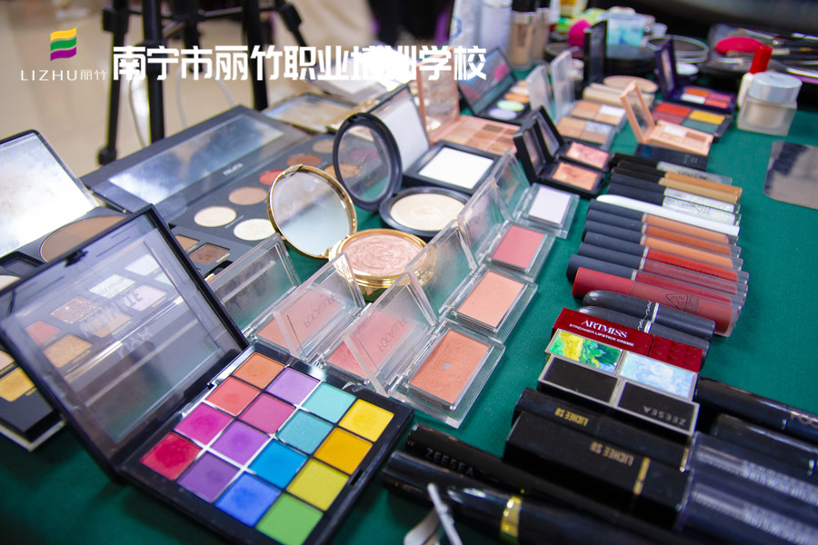 眼影的色調(diào)認(rèn)識(shí)，廣西彩妝化妝基礎(chǔ)班課件內(nèi)容