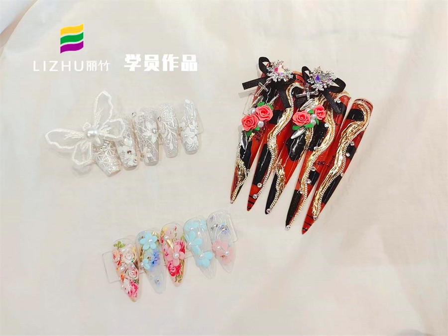 雕花設(shè)計(jì)美甲，廣西美甲課堂實(shí)訓(xùn)作品