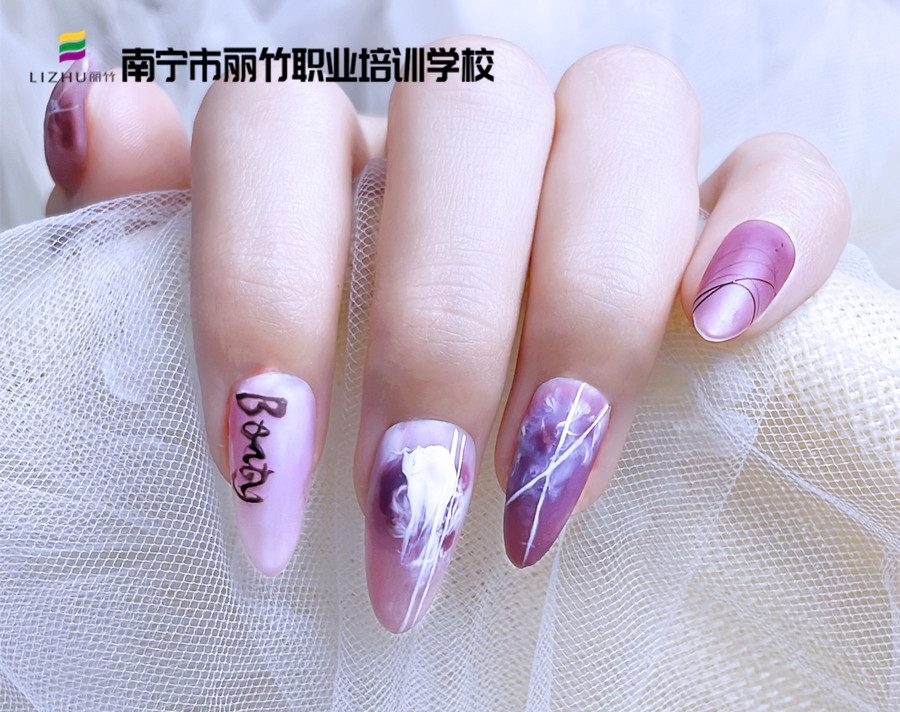 廣西美甲技術基礎：光療甲保養(yǎng)教程