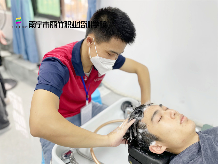 如何判斷頭發(fā)類(lèi)型？零基礎(chǔ)學(xué)洗護(hù)