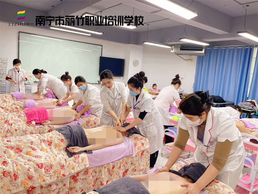 春季背部按摩的好處，廣西美容實(shí)訓(xùn)練習(xí)講解