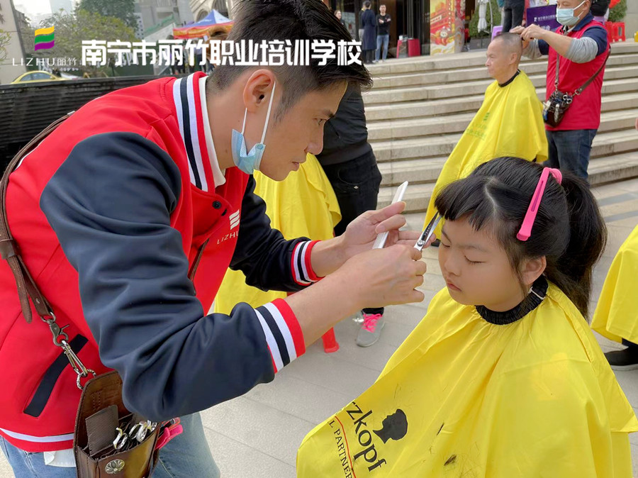 發(fā)分叉怎么保養(yǎng)？南寧美發(fā)養(yǎng)發(fā)護理頭發(fā)教程