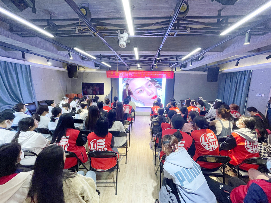 機(jī)器操作紋唇注意事項(xiàng)，一起學(xué)南寧紋繡培訓(xùn)師課程