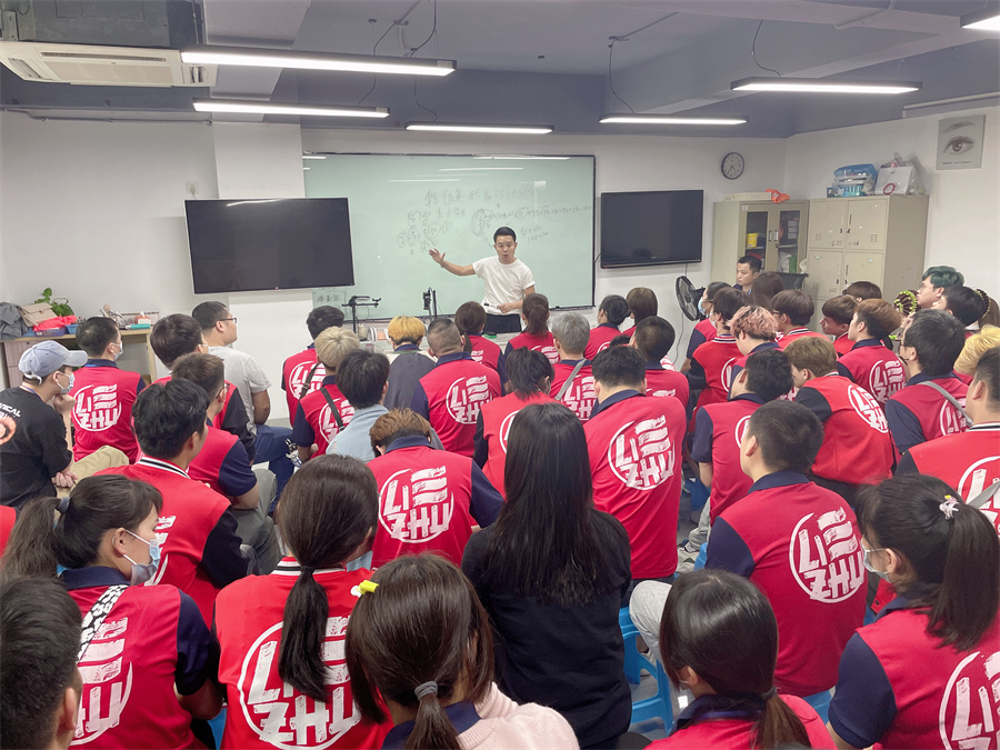 廣西美發(fā)學(xué)校哪家推薦工作？到麗竹學(xué)校就業(yè)宣講會(huì)