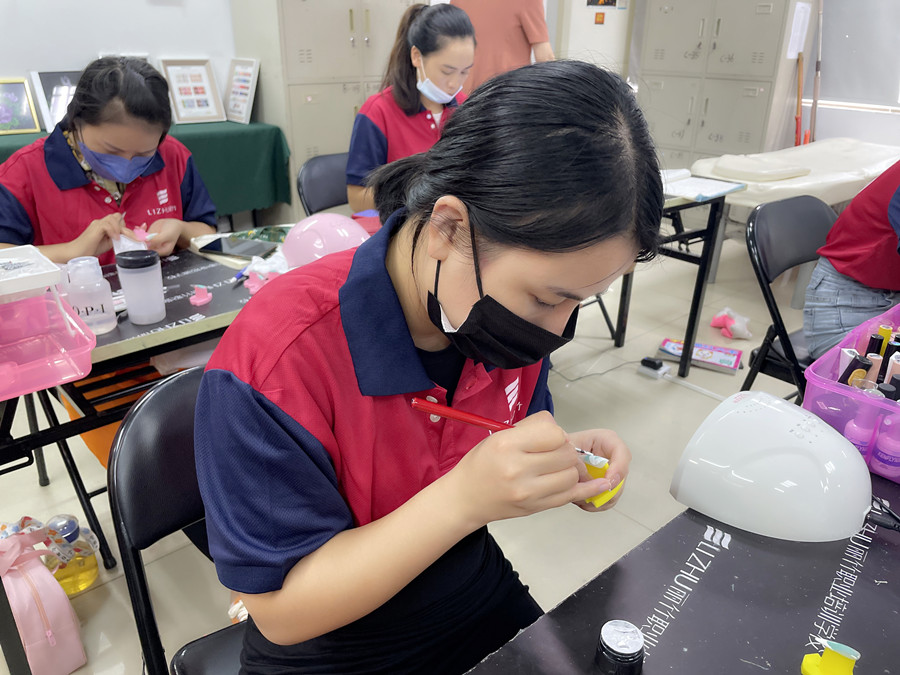 直擊廣西美甲技術(shù)學校課堂實訓