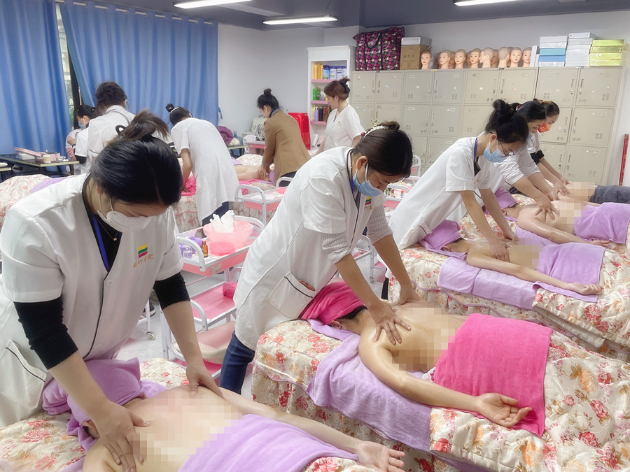 肩胛骨粘連怎么辦？廣西美容推拿學(xué)校解答