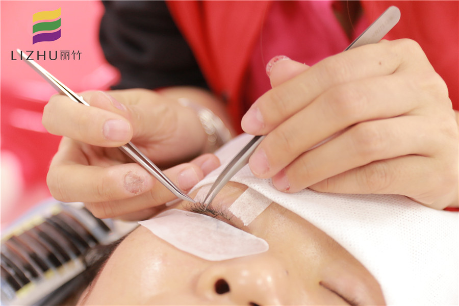 南寧紋繡學校：美睫工具使用技巧