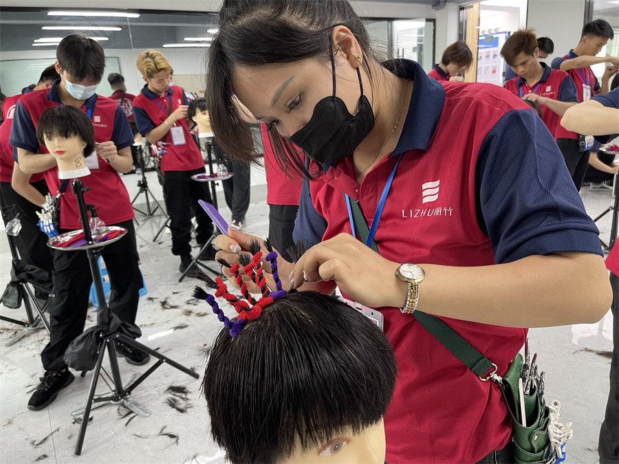 廣西燙發(fā)技術：煙花燙需要注意什么？