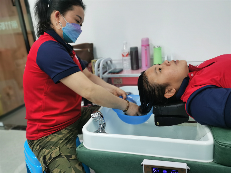 南寧美發(fā)洗護(hù)培訓(xùn)班課堂實(shí)訓(xùn)