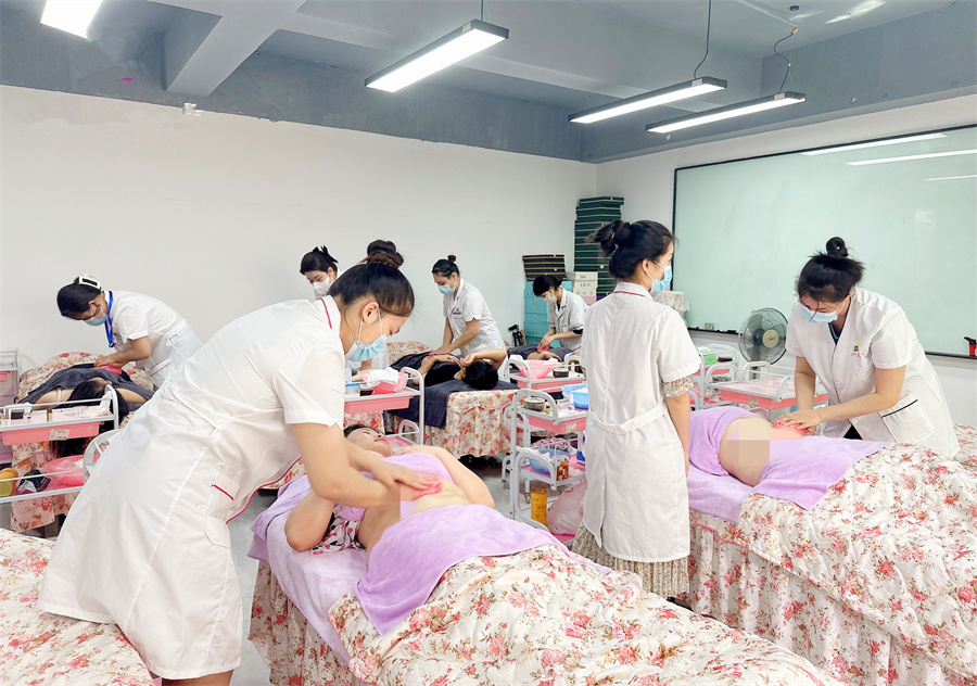 南寧美容健康學(xué)習(xí)：揉按腹部的好處