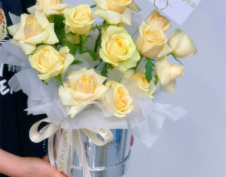抱抱桶花束，南寧花藝零基礎(chǔ)培訓(xùn)班作品欣賞