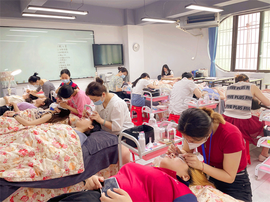 圓滿結(jié)束！麗竹美睫時尚款式造型班