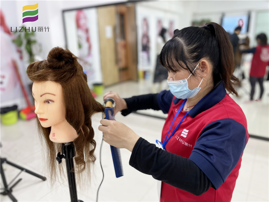 美發(fā)電棒注意事項，廣西正規(guī)美發(fā)學(xué)校分享