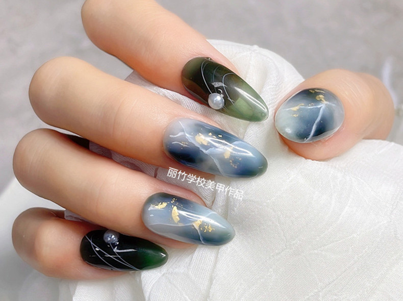 水墨暈染美甲，廣西美甲培訓(xùn)機(jī)構(gòu)學(xué)員作品