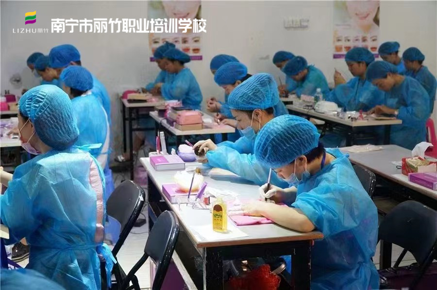 如何選擇紋繡學校？南寧紋繡學校教你