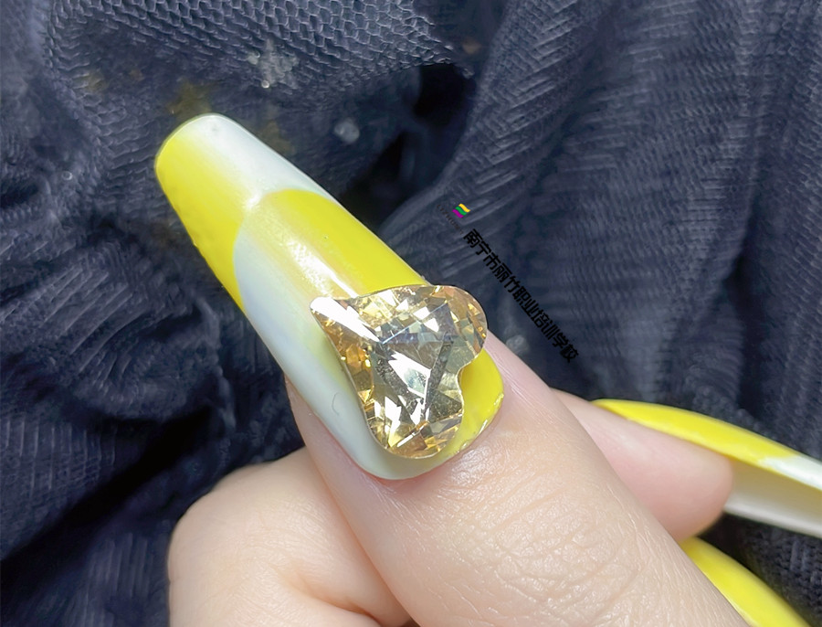 飾品美甲，廣西美甲造型培訓(xùn)學(xué)員作品