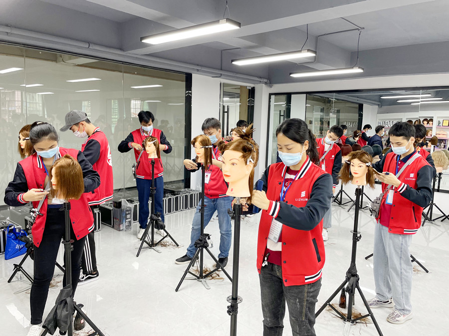 廣西剪發(fā)專業(yè)學校：學剪斜劉海