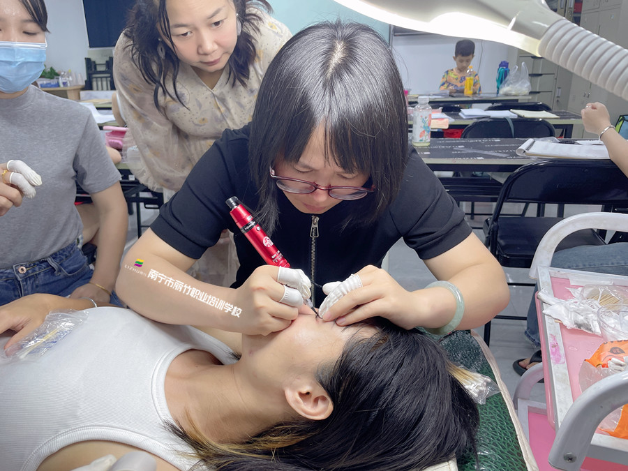 南寧哪里可以學紋繡？7月22日歡迎來麗竹學校