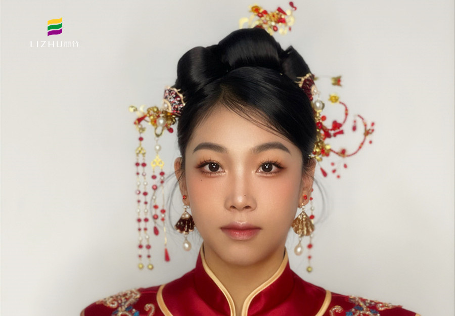 秀禾新娘造型，廣西新娘化妝造型學(xué)校演繹中國風(fēng)