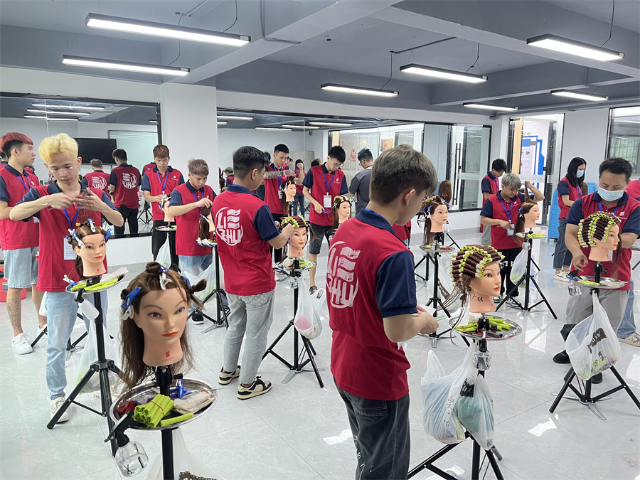 學(xué)美發(fā)？南寧美發(fā)學(xué)校排名推薦你到麗竹學(xué)校