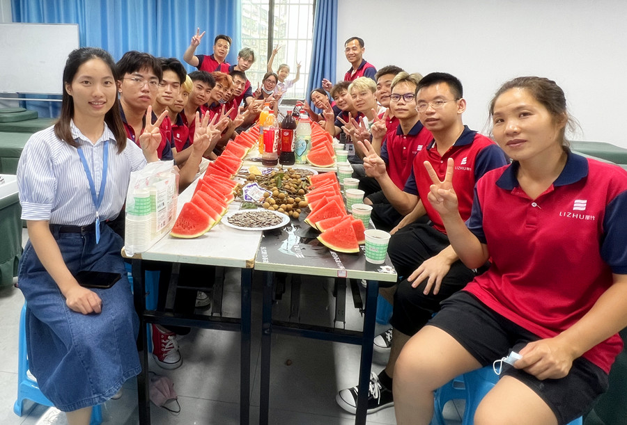 南寧美發(fā)學(xué)校畢業(yè)座談會，感念師恩