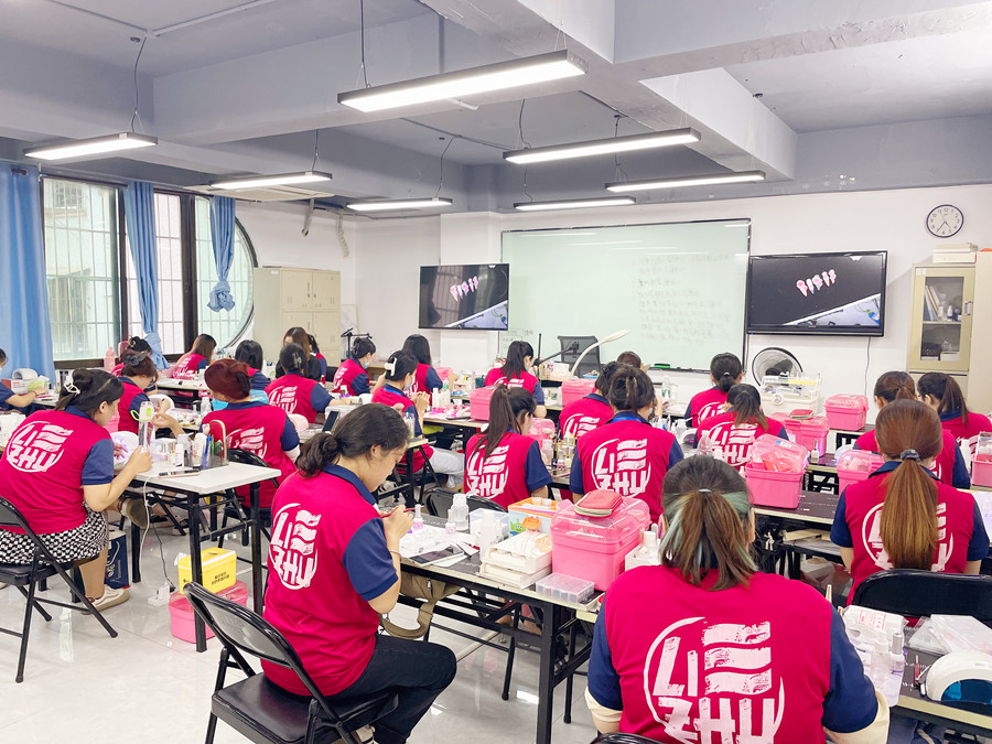 為什么要學美甲？在南寧學美甲有前途嗎？