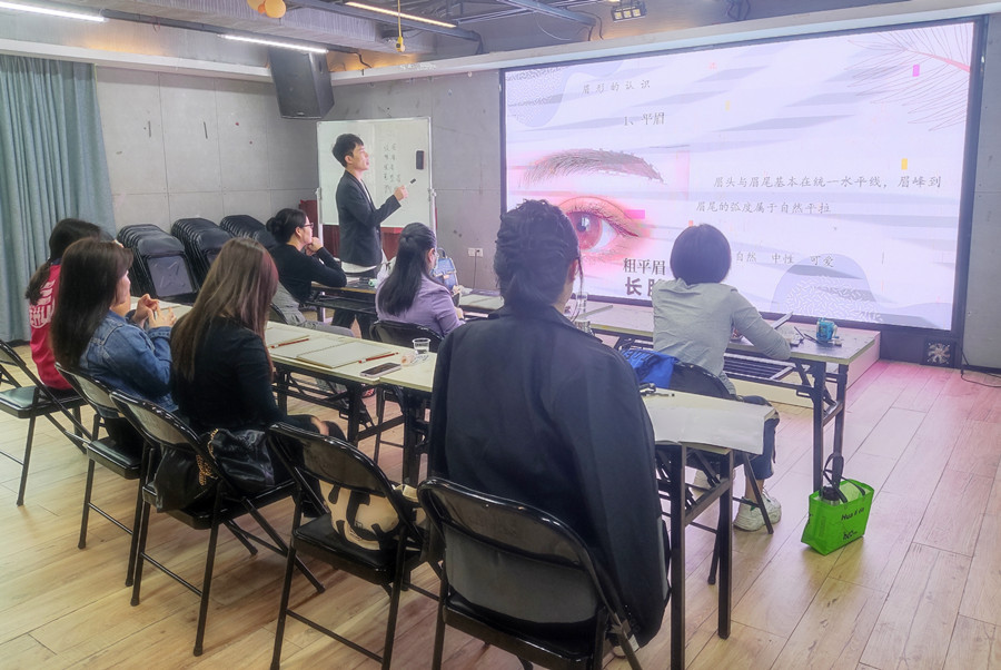 麗竹紋繡造型全能大師班10月11日正式開班