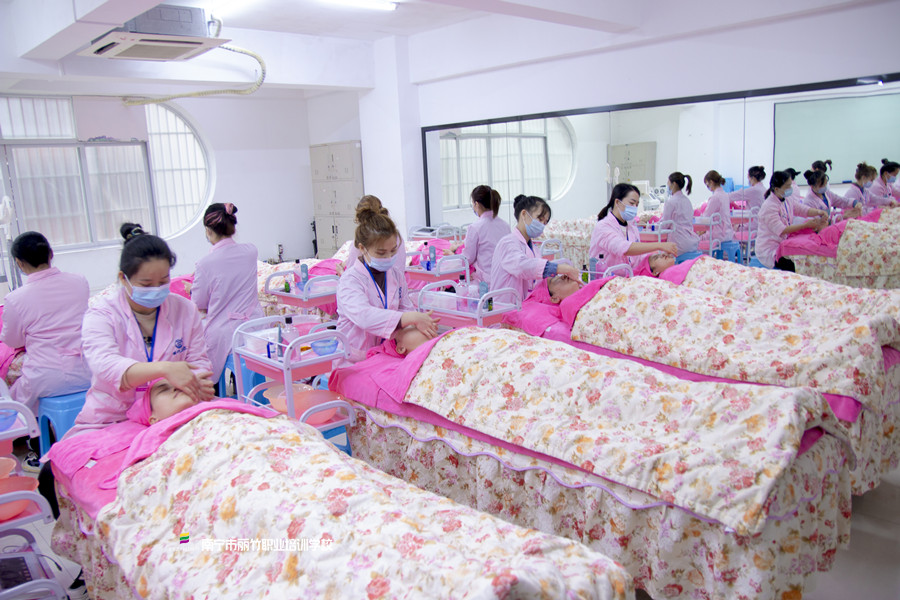 秋冬季節(jié)抗老的重要性，廣西美容護(hù)膚抗老培訓(xùn)