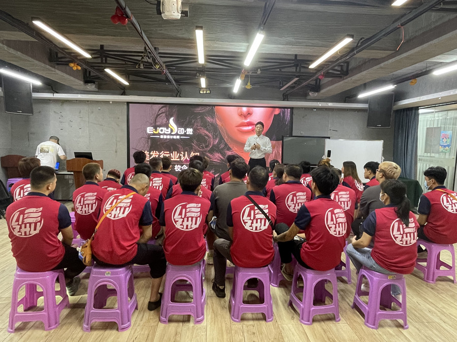 廣西學(xué)美發(fā)哪里推薦工作？廣西美發(fā)行業(yè)前景