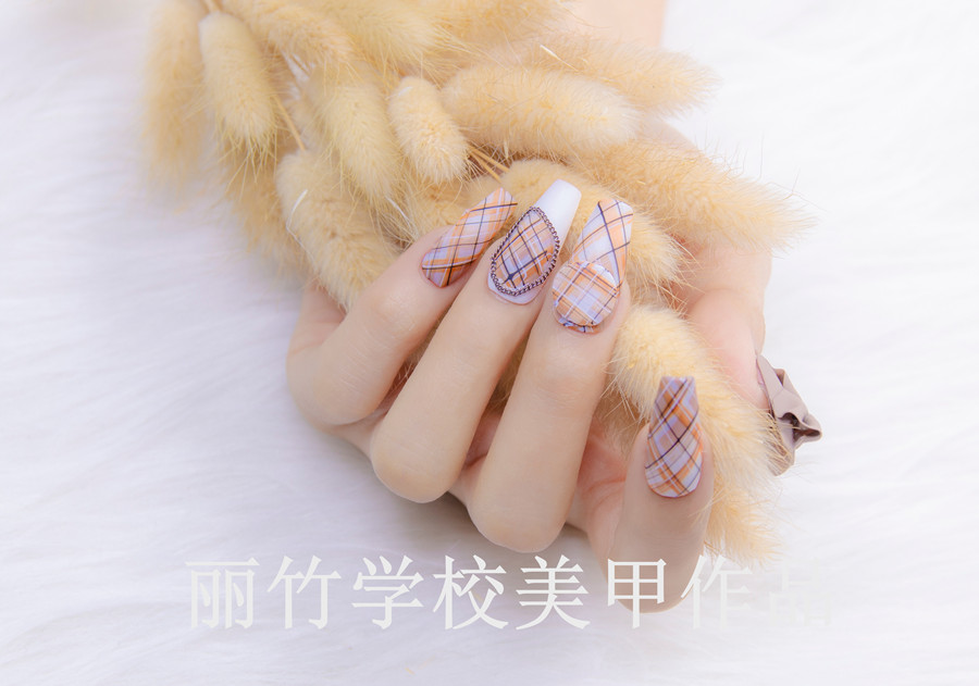 適合新手的美甲款式，廣西美甲款式進修培訓分享