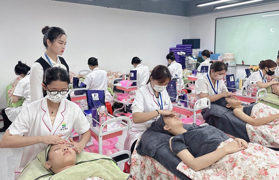 油皮初秋護(hù)膚貼士，南學(xué)美容護(hù)膚管理