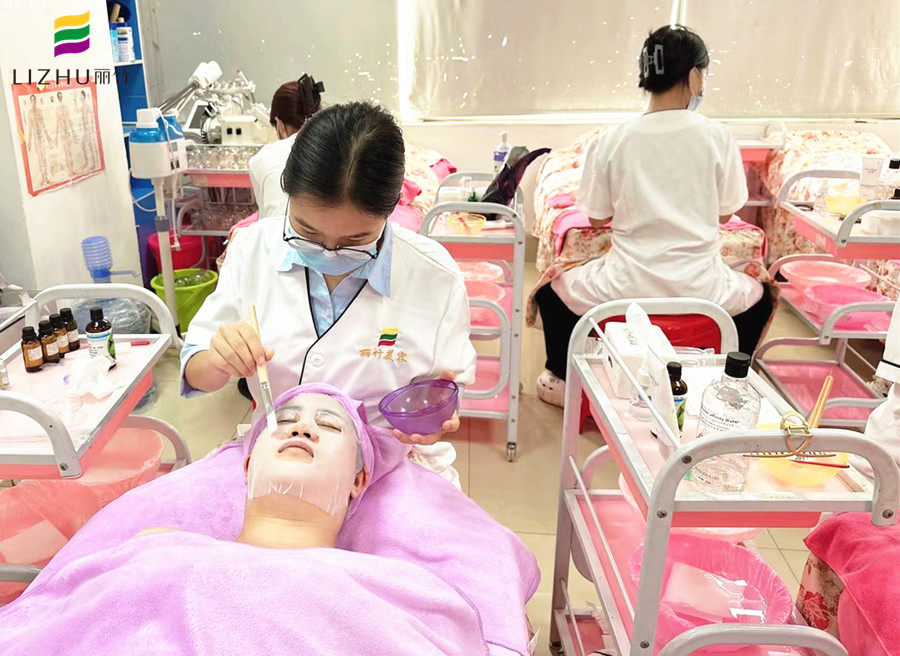 紋眉恢復(fù)期敷面膜的危害，南寧紋眉專業(yè)培訓(xùn)