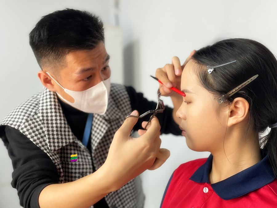 如何用睫毛夾？化妝工具介紹