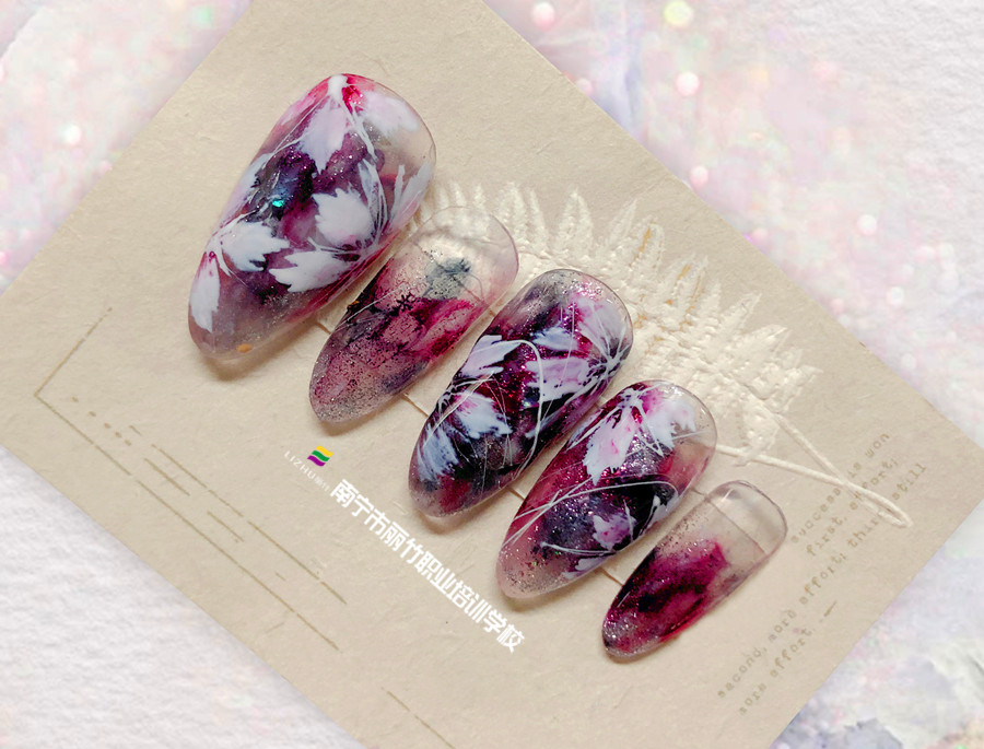 南寧美甲款式進修作品：暈染花朵美甲