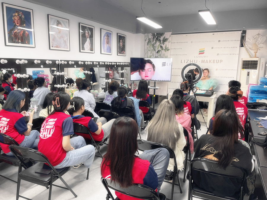 花樣新娘的化妝要點，南寧新娘跟妝培訓(xùn)