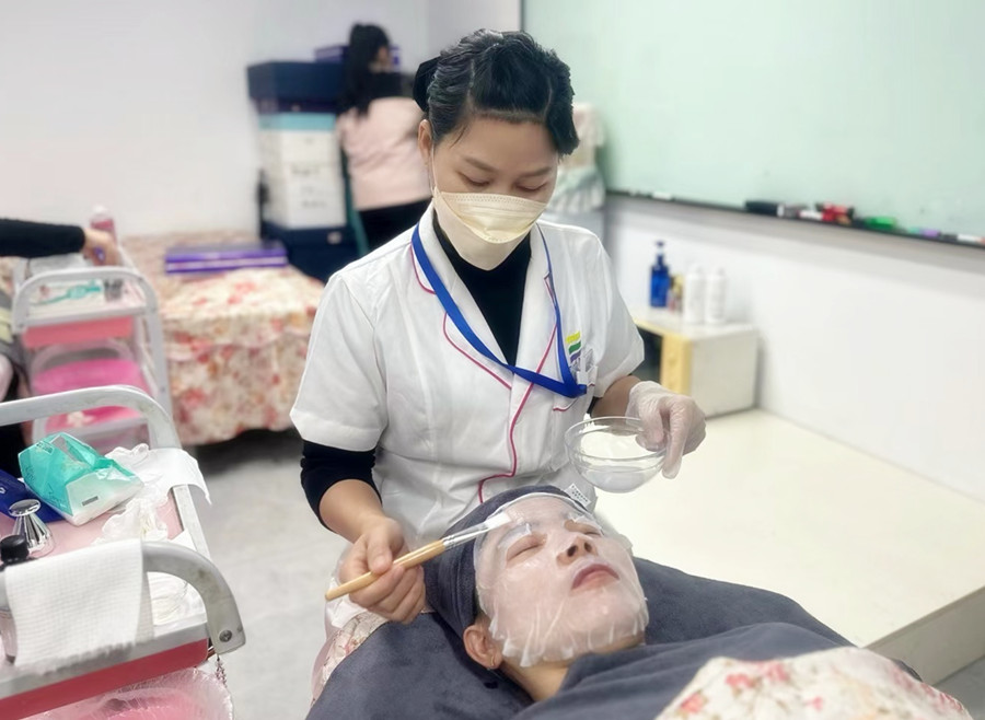 日?；A(chǔ)面部護理手法，廣西皮膚管理培訓(xùn)