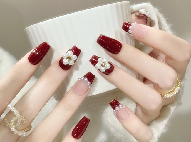 紅色新年美甲，美甲圖片2024新款式