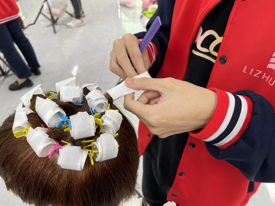 發(fā)根定位燙怎么操作？廣西燙染培訓(xùn)