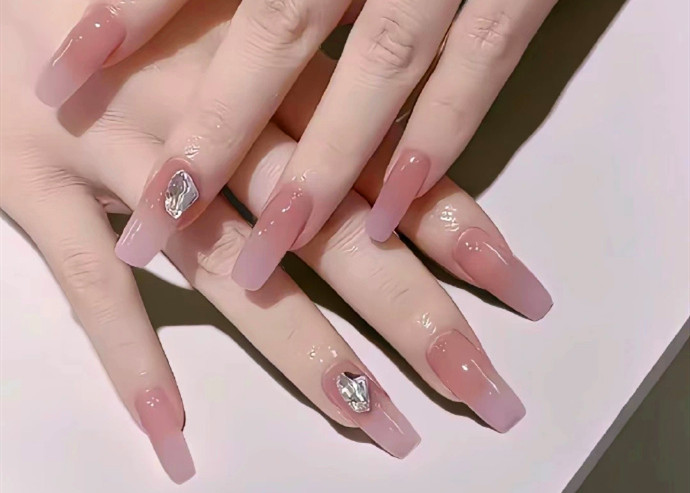 溫柔顯氣質(zhì)美甲，廣西美甲師造型培訓(xùn)推薦
