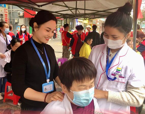 南寧美容公益活動(dòng)，現(xiàn)場(chǎng)人氣火爆