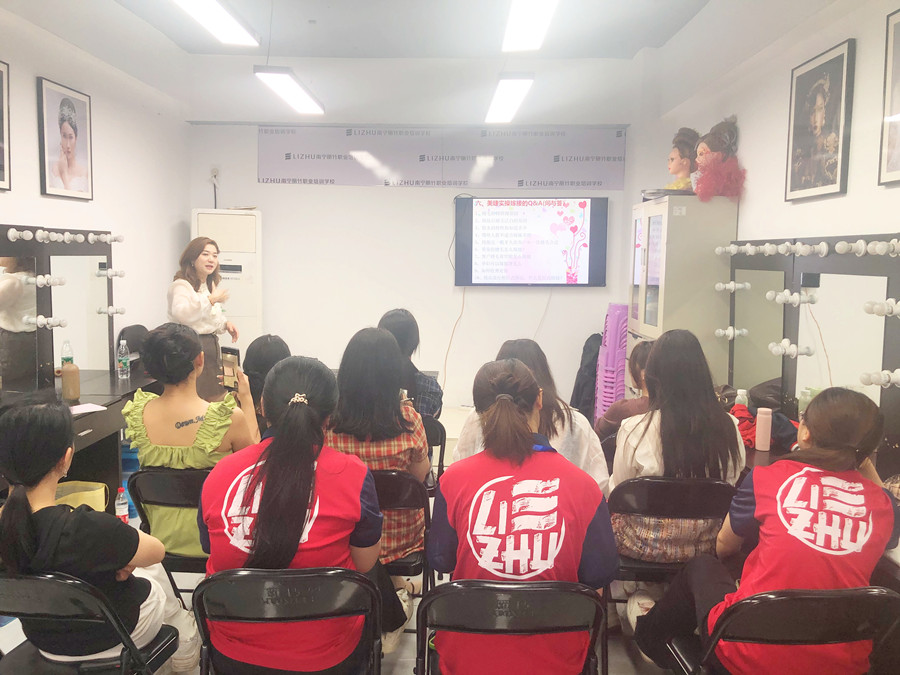 ?南寧美睫培訓(xùn)開(kāi)班，3月27日如約而至